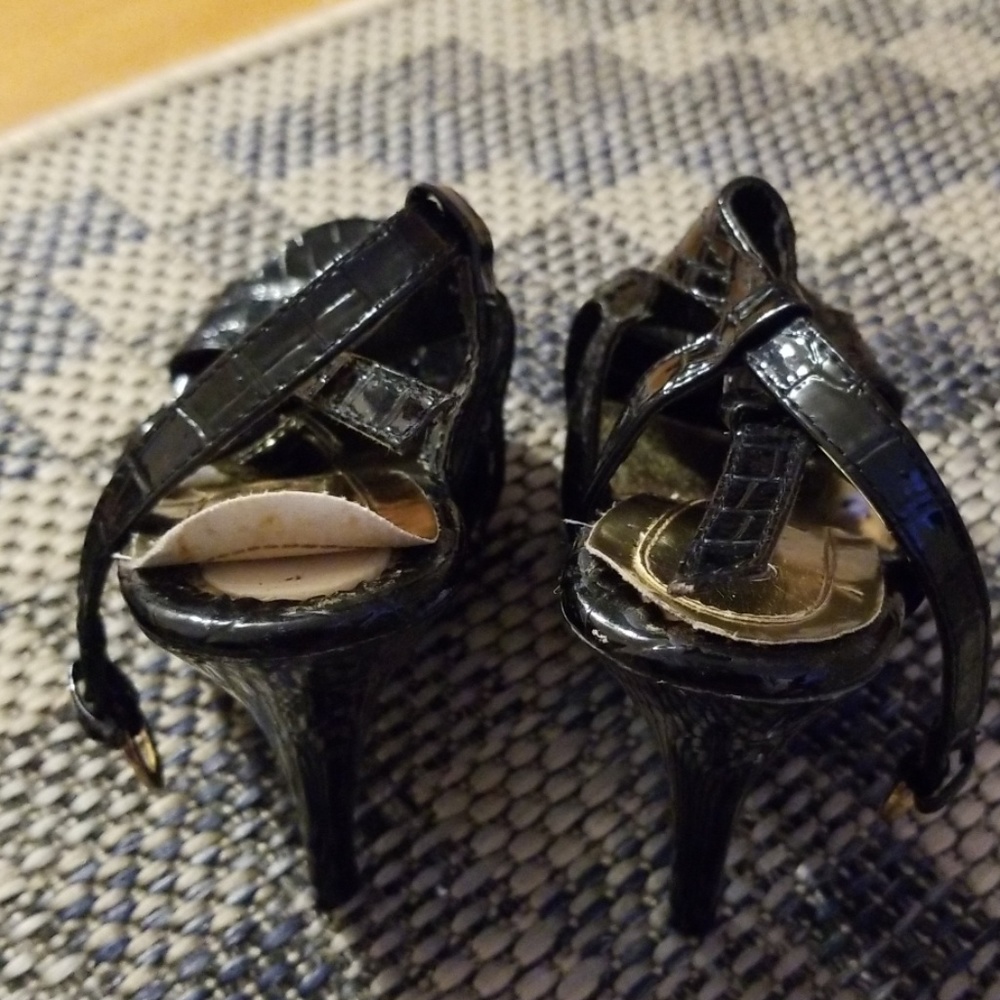 Shoes - Picture 4 of 6